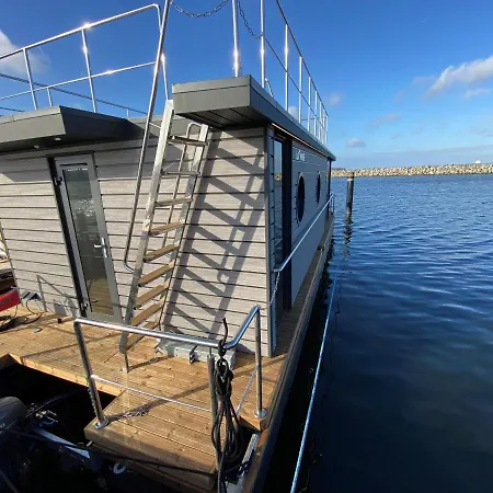 Botel Hausboot Fjord Baltica Mit Dachterrasse In