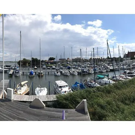 Hotel na wodzie Hausboot Fjord Baltica Mit Dachterrasse In *