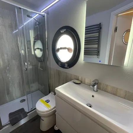 Hotel na wodzie Hausboot Fjord Baltica Mit Dachterrasse In Barth